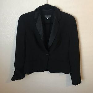 Giorgio Armani Black Blazer. (40)
